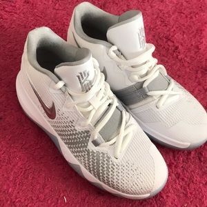 kyrie 11 basketball shoes